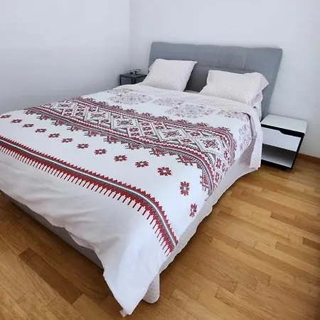 Luxury De 130 M2 Avec 3 Apartament Ardon